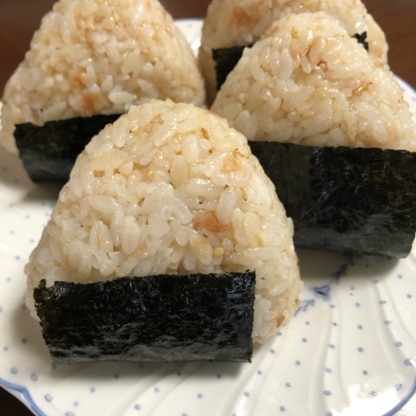 倍量で　小さめのおにぎりを4つ　作りました。
胡麻油と　お醤油の香りで　美味しくいただきました。